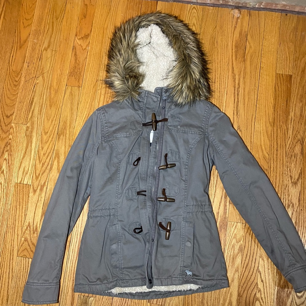 Abercrombie green military style winter coat w/ faux fur hood and Sherpa lining